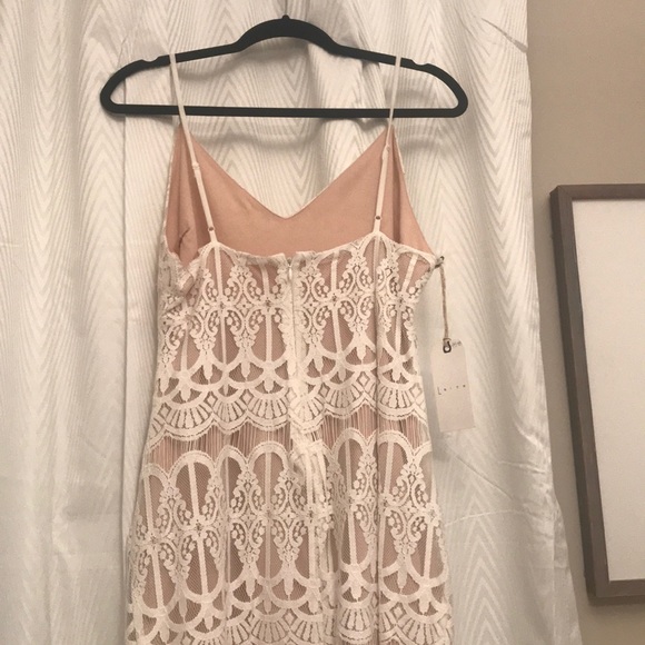 Lace dress - Picture 4 of 5